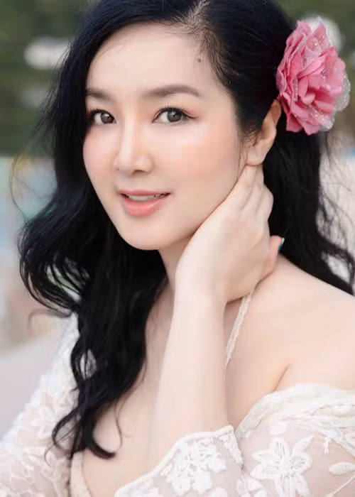 Giáng My chia sẻ về cách giữ gìn vóc dáng của mình: "Tôi luôn ăn tất cả những gì cơ thể lên tiếng đòi hỏi và thích, nhưng quan trọng tôi có phương pháp hoàn toàn khác là chỉ ăn 50% dạ dày".