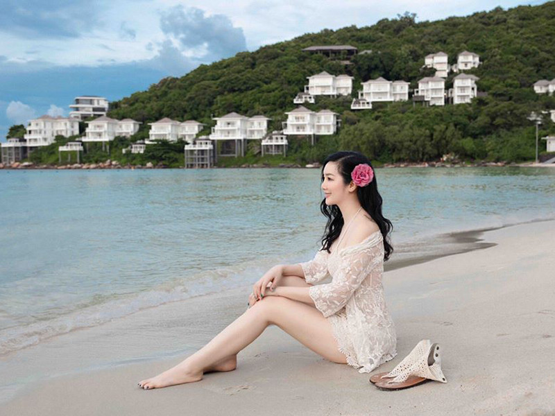 Giáng My giữ được thân hình thon gọn, quyến rũ cùng làn trắng mịn dù sắp bước sang tuổi 50.