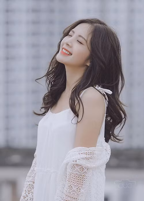 Ngọc Huyền hiện tại theo đuổi phong cách trẻ trung, gợi cảm.