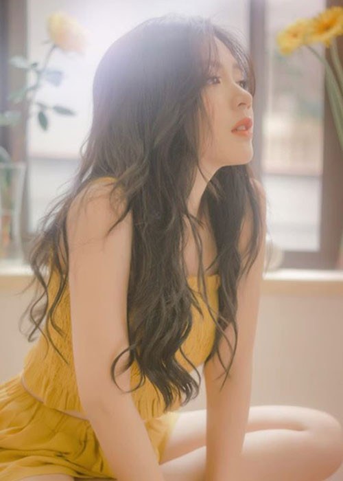 Cộng đồng mạng đặt biệt danh cho Ngọc Huyền là hot girl đồng phục.