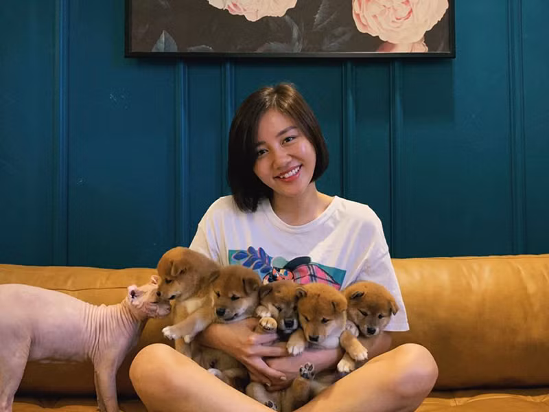 Nữ ca sĩ dành thời gian bên gia đình và chăm sóc thú cưng.