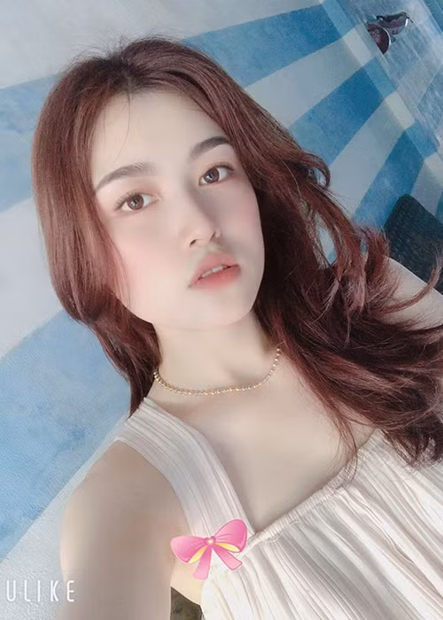 Bà xã của Lâm Chấn Huy được khen đẹp mặn mà sau khi sinh con.