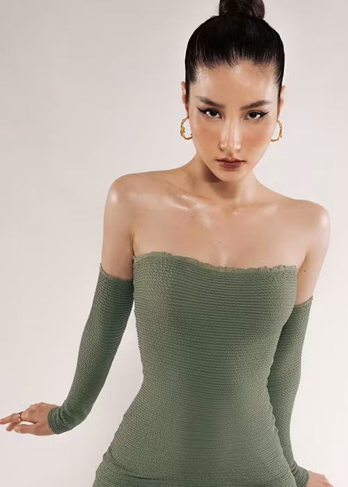 Diễm My theo đuổi hình ảnh nữ tính, thanh lịch. Tuy nhiên, cô vẫn mạnh dạn thử phong cách gợi cảm, cá tính. Ảnh: FBNV