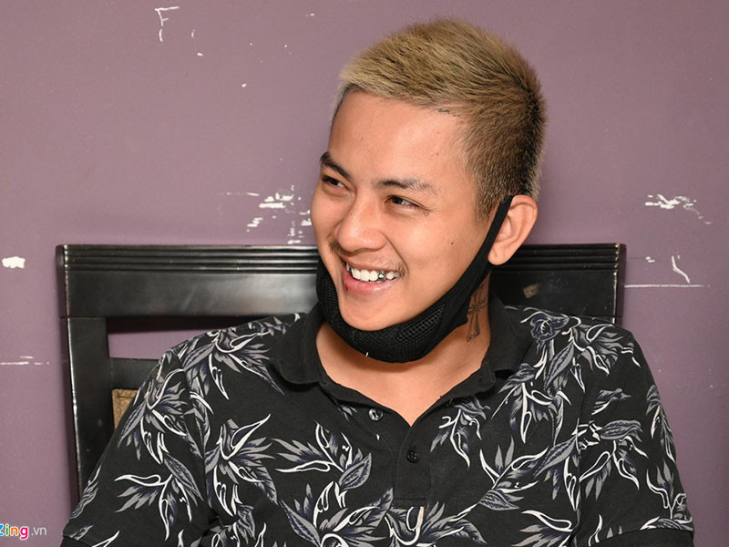 Từ năm 2018- 2019, Hoài Lâm bị suy sụp tinh thần. Để kiếm sống và có trải nghiệm mới, anh làm lái xe. Chỉ đến khi lấy lại tinh thần, anh mới trở lại showbiz. Ảnh: Zing