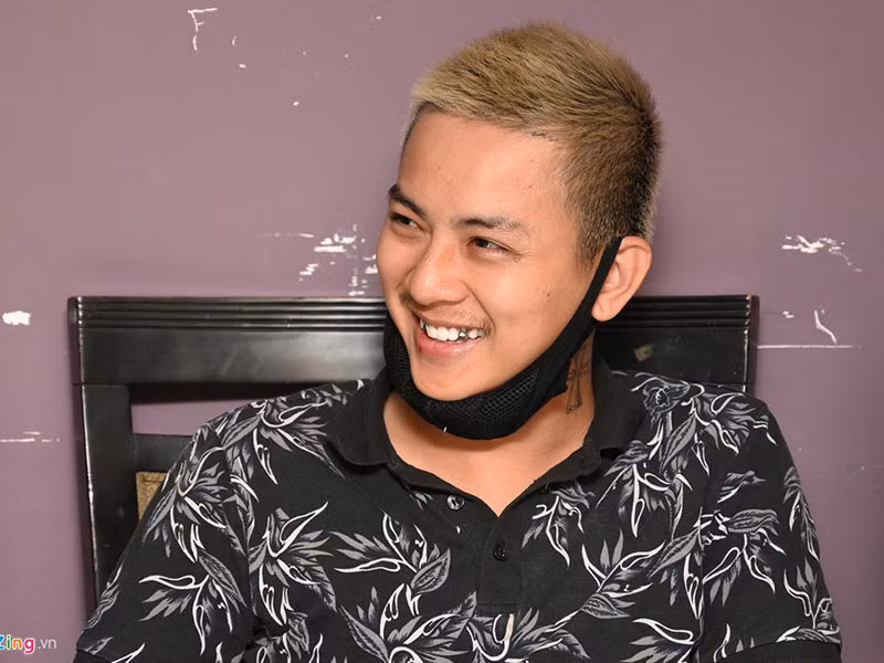 Từ năm 2018- 2019, Hoài Lâm bị suy sụp tinh thần. Để kiếm sống và có trải nghiệm mới, anh làm lái xe. Chỉ đến khi lấy lại tinh thần, anh mới trở lại showbiz. Ảnh: Zing