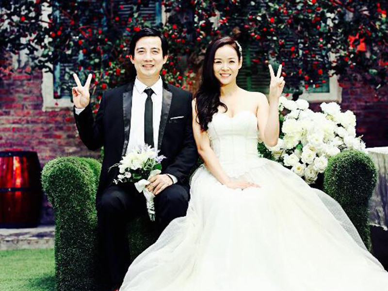 Dù ban đầu Diễm Hương và Hồng Quang khác đoàn nhưng nữ diễn viên vô cùng hâm mộ Hồng Quang vì anh quá đẹp trai.