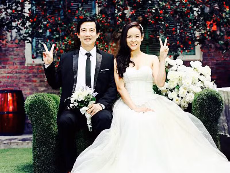 Dù ban đầu Diễm Hương và Hồng Quang khác đoàn nhưng nữ diễn viên vô cùng hâm mộ Hồng Quang vì anh quá đẹp trai.