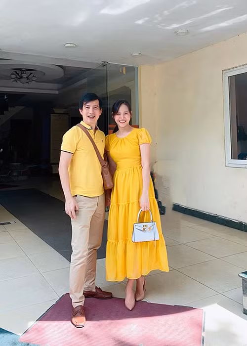 “Vợ chồng Hương luôn cố giữ cho đối phương những khoảng riêng tư nhất định", nữ diễn viên chia sẻ bí quyết.