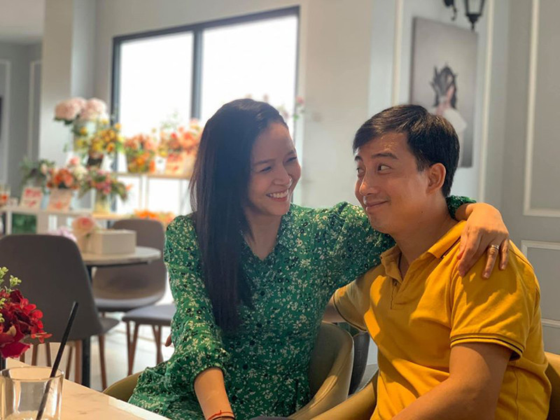 Hồng Quang thậm chí chiều sở thích “đàn đúm” bạn bè của Diễm Hương.