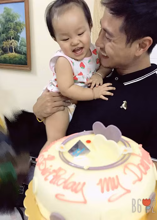 Nam diễn viên phim "Tình yêu và tham vọng" ít nhắc về vợ nhưng chia sẻ khá nhiều hình ảnh về con gái.