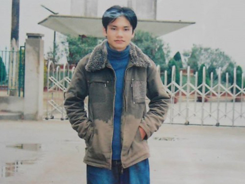 Khi học cấp 2, Khắc Việt cùng em trai Khắc Hưng được bố mẹ cho vào cung thiếu nhi sinh hoạt. Mãi đến khi học cấp 3, Khắc Việt mới tham gia vào phong trào văn nghệ của trường. Ảnh: Zing