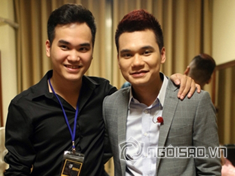 Năm 2005, Khắc Việt cùng em trai là Khắc Hưng thi đỗ vào Nhạc viện Hà Nội (Học viện Âm nhạc Quốc gia). Trong khi Khắc Việt chọn khoa Thanh nhạc, Khắc Hưng vào khoa Keyboard. Ảnh: Ngôi sao