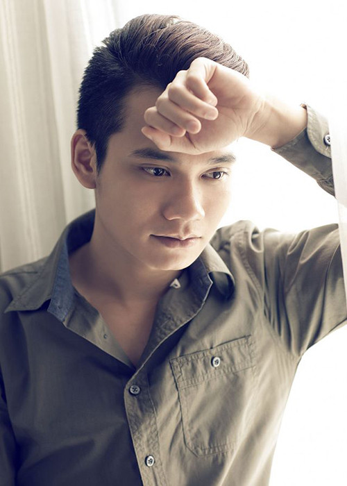 Năm 2009, Khắc Việt trở nên nổi tiếng nhờ ca khúc “Quên”. Đầu năm 2010, anh tung album single “Như vậy nhé” và tiếp tục nhận được sự chú ý của nhiều khán giả.