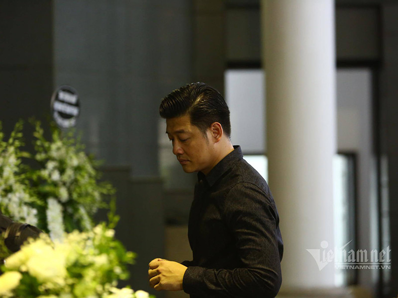 Diễn viên Hải Anh cũng hòa vào dòng người đến viếng Diệu Linh. Ảnh: Vietnamnet