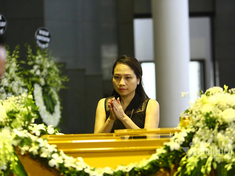 MC Mỹ Lan mong Diệu Linh ở nơi xa có thể mỉm cười khi biết đã được yêu thương nhiều như thế nào. Gần đây, Mỹ Lan chính là người đứng lên kêu gọi mọi người giúp đỡ Diệu Linh vượt qua bệnh tật. Ảnh: Vietnamnet