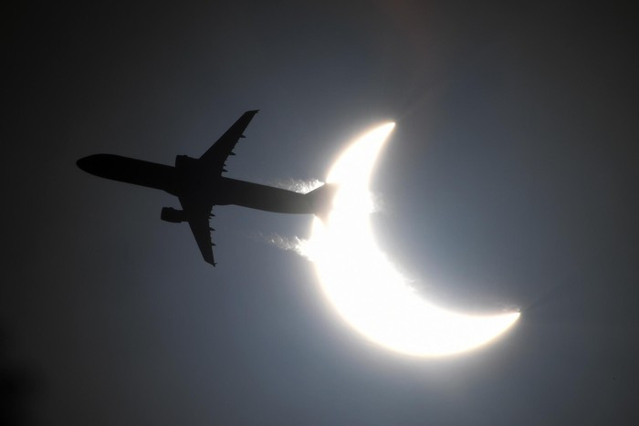 Khoảng 16h, Nhật thực kết thúc. Hiện tượng Nhật thực gần nhất sắp tới có thể theo dõi từ lãnh thổ Việt Nam sẽ rơi vào năm 2023.