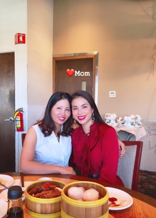 Mẹ của Phạm Hương hiện tại có cuộc sống sung túc, không thiếu thốn thứ gì.