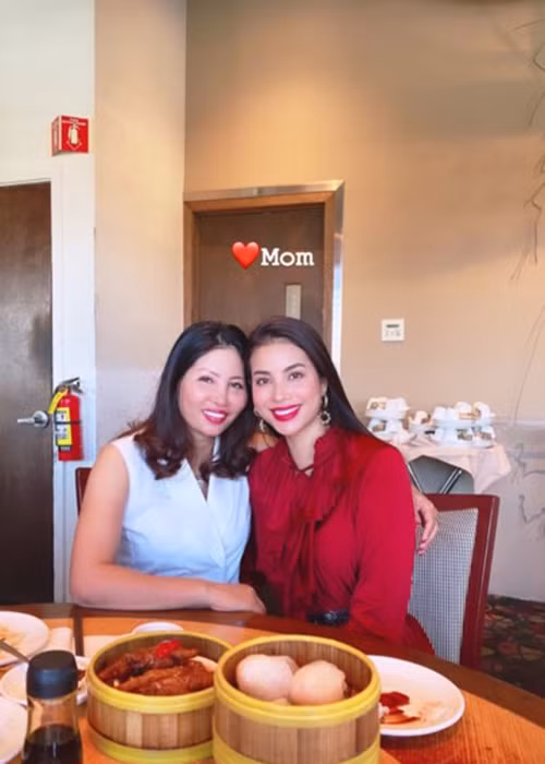 Mẹ của Phạm Hương hiện tại có cuộc sống sung túc, không thiếu thốn thứ gì.