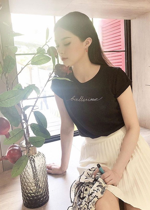 Hạ Vi có những dòng tâm sự đầy tích cực khi trở lại showbiz. Ảnh: Instagram