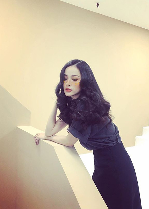 Người hâm mộ hy vọng rằng khi trở lại, Hạ Vi sẽ có những hoạt động nghệ thuật gây ấn tượng. Ảnh: Instagram Mời quý độc giả xem video “Cô Tấm” Hạ Vi nói về áp lực khi yêu Cường đô la. Nguồn VTC14: