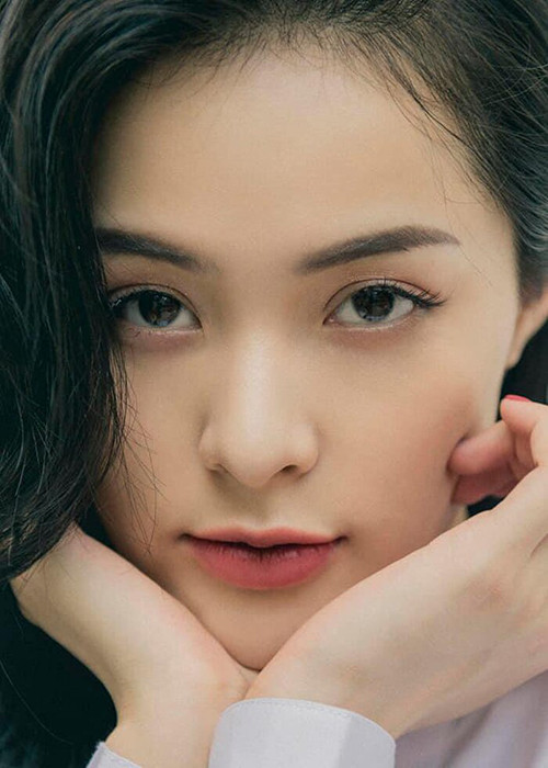 Hạ Vi tiết lộ trong thời qua, cô được nhiều đại gia theo đuổi vì yêu thích tính cách, ngoại hình. Ảnh: Saostar