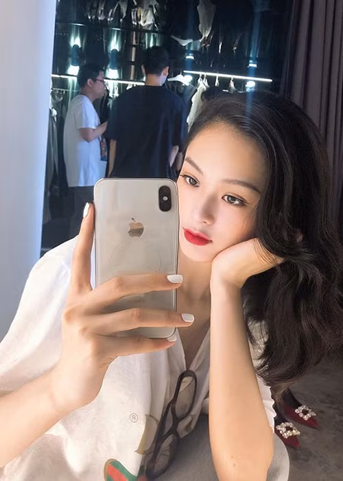 Cô liên tục đăng tải những khoảnh khắc xinh đẹp của bản thân. Ảnh: Instagram