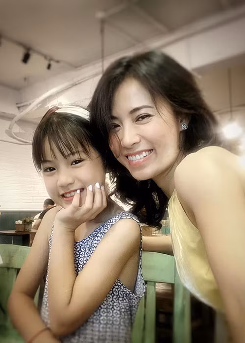 Con gái của Khuất Quỳnh Hoa vô cùng đáng yêu, lanh lợi.