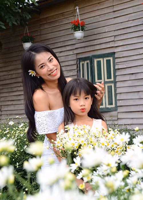 Khuất Quỳnh Hoa và chồng cũ vẫn giữ mối quan hệ tốt đẹp.