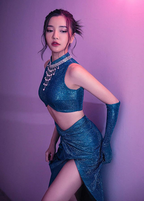 Giọng ca sinh năm 1989 nổi tiếng nhờ các bản hit như: "Bùa yêu", "Bao giờ lấy chồng"...