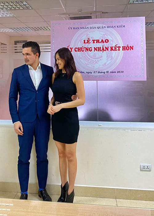 Đến tháng 2/2020, vợ chồng Phương Mai mới đăng ký kết hôn.