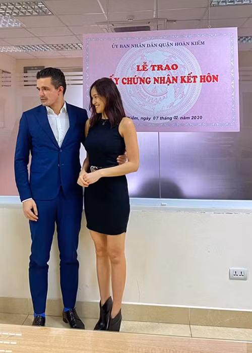 Đến tháng 2/2020, vợ chồng Phương Mai mới đăng ký kết hôn.