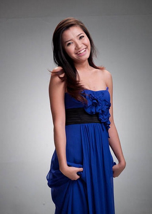 Bích Phương thường bị chê già hơn tuổi do chưa biết cách ăn mặc, trang điểm phù hợp. Ảnh: VTC