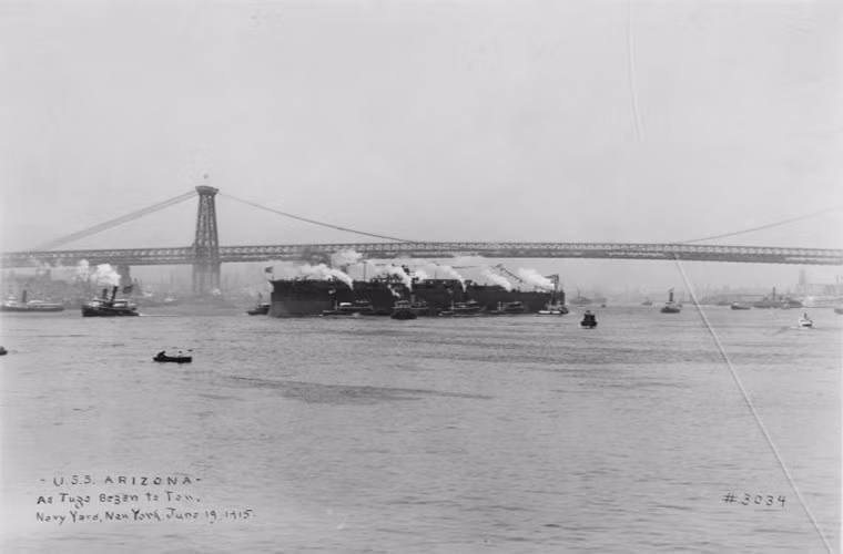 Nó tiết tục được hoàn thiện tại Brooklyn trước khi được đưa vào trang bị cho Hải quân Mỹ vào ngày 17/10/1916. Dù trong giai đoạn này Chiến tranh Thế giới thứ 1 vẫn đang diễn ra và Mỹ chính thức tham chiến vào năm 1917, nhưng USS Arizona vẫn chỉ hoạt động trong vùng biển nội địa Mỹ do lo sợ bị tấn bởi các tàu ngầm U-boat của Đức. Nguồn ảnh: War History