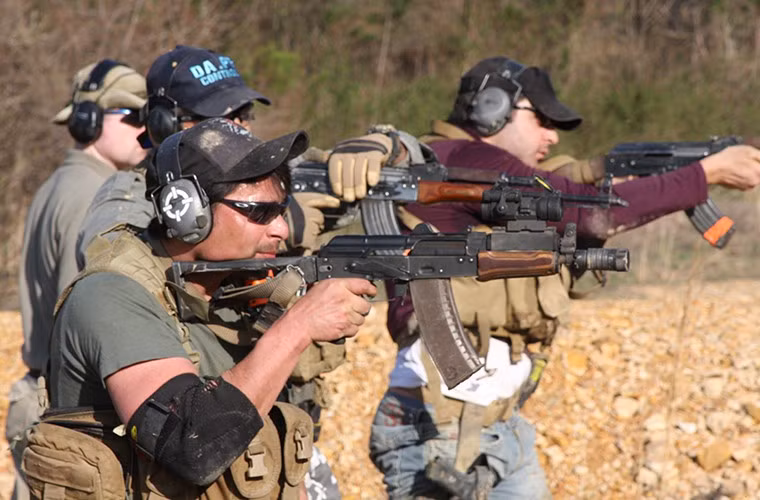 Bên cạnh việc được sử dụng trong quân đội nhiều nước trên thế giới AKS-74U cũng là mẫu vũ khí sưu tầm ưa thích của nhiều nhà sưu tập súng. Tất nhiên chúng được độ lại để có thể tích hợp thêm nhiều thiết bị hổ trợ hơn.