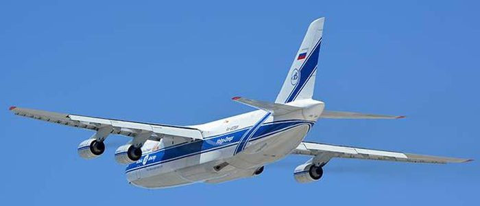 Chiếc An-124 thứ hai cũng bay đến Melbourne (số hiệu 06-02). Trong suốt chuyến thám hiểm, nó làm nhiệm vụ sẵn sàng cất cánh với một động cơ dự phòng và thiết bị khẩn cấp trên khoang. Tổng cộng, chuyến bay kỷ lục đã được thực hiện với hơn 70 máy bay hỗ trợ.