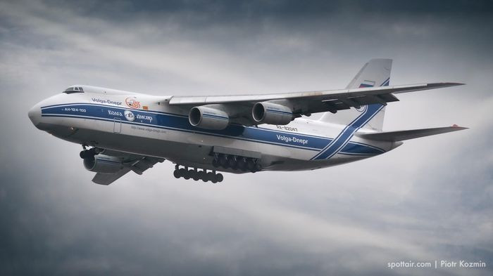 Ngoài ra cần phải nhắc tới việc hơn 90% tuyến đường chạy qua bốn đại dương, nơi không có cột mốc, một vài phần trăm nữa là qua Nam Cực - nơi gần như hoàn toàn hoang vắng.