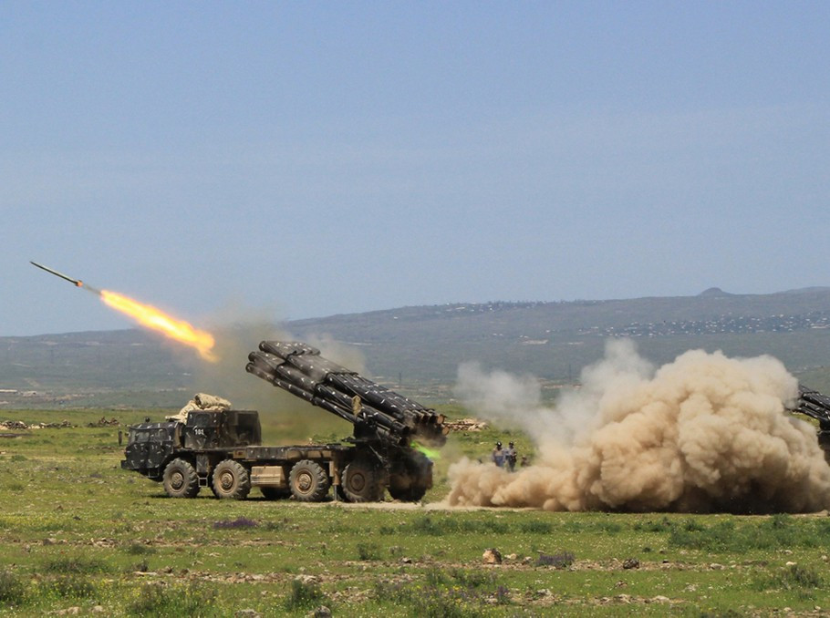 Theo ý kiến của dư luận Armenia, các hệ thống phòng không do Nga chế tạo hoàn toàn vô dụng trước các máy bay không người lái Bayraktar TB2 của Thổ Nhĩ Kỳ, khi để đối phương dễ dàng làm chủ bầu trời.