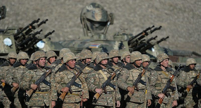 Tuy nhiên, các chuyên gia quân sự Nga chú ý đến thực tế, lý do các hệ thống phòng không chẳng thể đối phó hiệu quả với máy bay không người lái, trước hết ví dụ như tổ hợp S-300 không những bị bố trí thiếu hợp lý mà trên thực tế, còn không được đặt trong tình trạng cảnh báo đầy đủ.