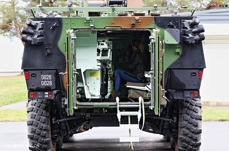 VTT có khoang chứa quân khá rộng với thiết kế cửa đổ bộ được bố trí phía sau. Mẫu xe bọc thép chở quân này cũng được trang bị hệ thống giáp bảo vệ modul nhằm bảo vệ an toàn tối đa cho nhóm binh sĩ bên trong xe.
