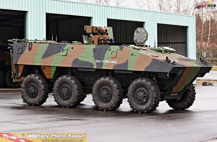 Trong ảnh là dòng xe chiến đấu bộ binh VBCI của Quân đội Pháp. Tuy nhiên đây lại là biến thể xe bọc thép chở quân VTT với khả năng mang theo tối đa 10 binh sĩ cùng kíp lái 2 người.