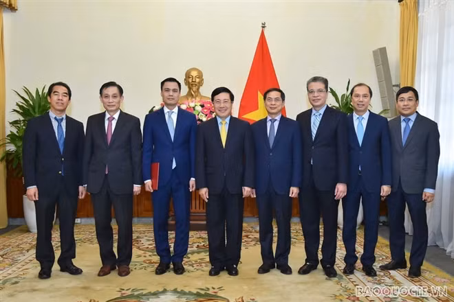 Ông Đặng Hoàng Giang làm Thứ trưởng Bộ Ngoại giao - Hình 2 Ong Dang Hoang Giang lam Thu truong Bo Ngoai giao-Hinh-2