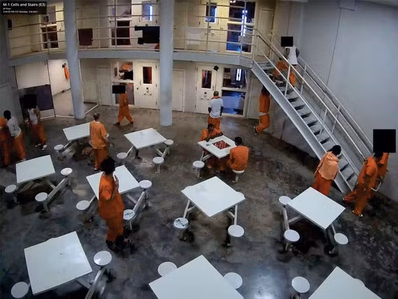 Can than khi camera giam sat thanh mon “khoai khau” cua tin tac