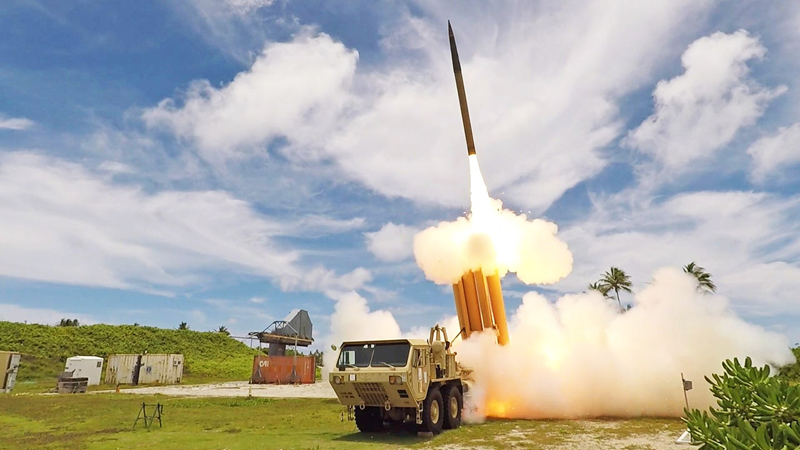 Hệ thống phòng thủ tên lửa "THAAD" (Hệ thống phòng thủ tên lửa tầm cao giai đoạn cuối) là một trong những hệ thống phòng thủ tên lửa tiên tiến nhất thế giới, được thiết kế để đánh chặn các tên lửa đạn đạo tầm trung trong giai đoạn cuối. Ảnh: Lockheed Martin.