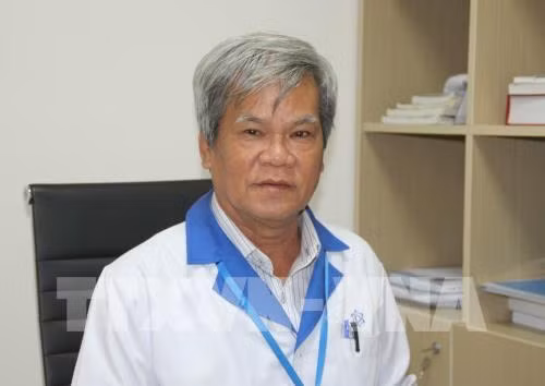 Nguoi thay thuoc 2 lan nhan bang khen dot xuat cua Thu tuong-Hinh-2