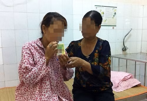 18 bác sĩ bị phơi nhiễm HIV do cấp cứu bệnh nhân: Ngày 4/7/2015, nữ bệnh nhân 36 tuổi được chuyển đến Bệnh viện Phụ sản Hà Nội trong tình trạng mất máu nhiều, tim gần như ngừng đập. Do tình huống quá khẩn cấp nên các y, bác sĩ đã không kịp chuẩn bị các phương tiện phòng chống lây nhiễm HIV. Đến khi ca mổ gần như kết thúc, cả ê kíp mới sững sờ khi biết bệnh nhân bị nhiễm HIV.