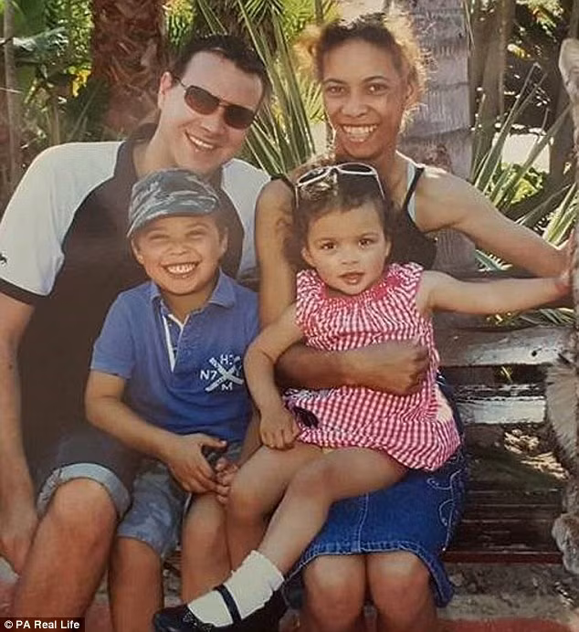 Ba me co 2 tu cung van sinh 2 con khoe manh