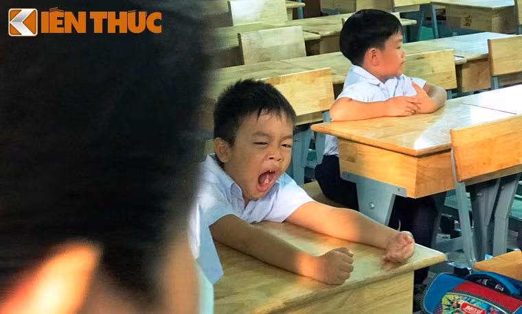 ...Pha chút... buồn ngủ của những cậu bé, cô bé khi lần đầu bước vào lớp 1, học tập ở môi trường mới, thầy cô và bạn bè mới.