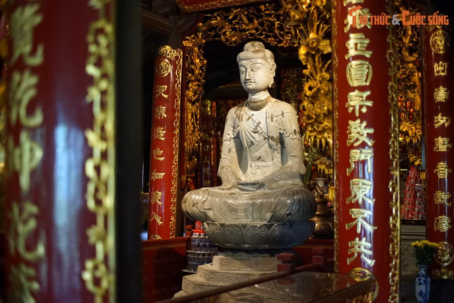 3. Bảo vật quốc gia Tượng Phật A Di Đà chùa Phật Tích (huyện Tiên Du, tỉnh Bắc Ninh) được tạo tác vào thời Lý, thế kỷ 11, được coi là một tượng Phật mẫu mực, một kiệt tác mỹ thuật thời Lý để lại cho muôn đời sau.