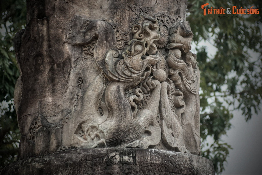 Ngoài các quan điểm trên, còn một giả thuyết khác cho rằng phần đỉnh cột đá có thể là tòa sen. Hình tượng rồng đội tòa sen là mô típ rất phổ biến ở trong các ngôi chùa Việt thời Lý...