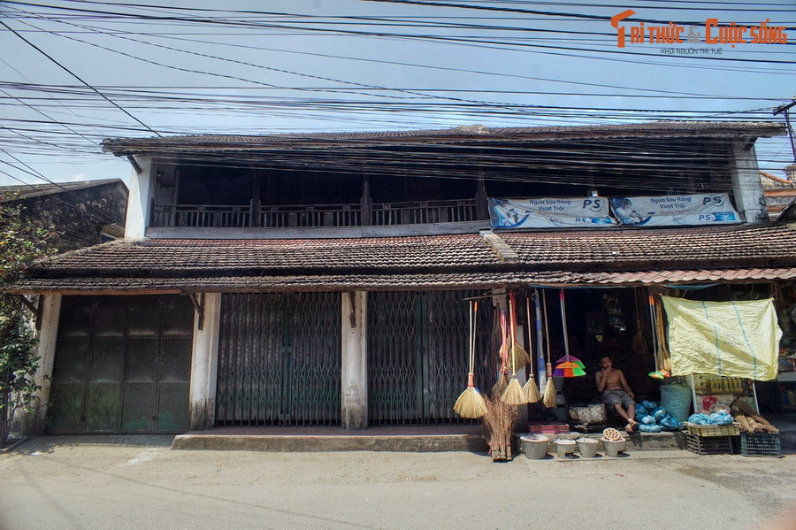 Vào thời hoàng kim, phố cổ Bao Vinh từng là khu phố thương mại quốc tế nhộn nhịp bậc nhất Đàng Trong. Tuy nhiên, nơi đây lại có số phận trái ngược với Hội An, một cảng thị phát triển cùng thời kỳ.